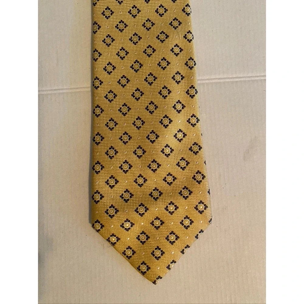 Jos. A. Bank Heritage Collection Gold Silk Geometric Medallion Necktie